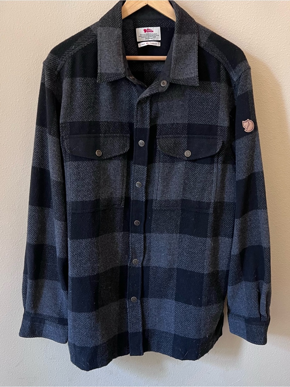 Men's Fjall Raven “Canada Shirt” jacket in black & gray XL
